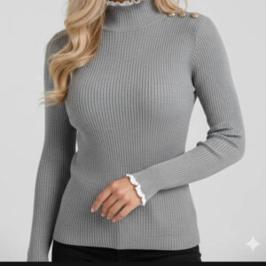 كنزة Body سادة مع تنسيقة بيضا ع الكمام والقبة